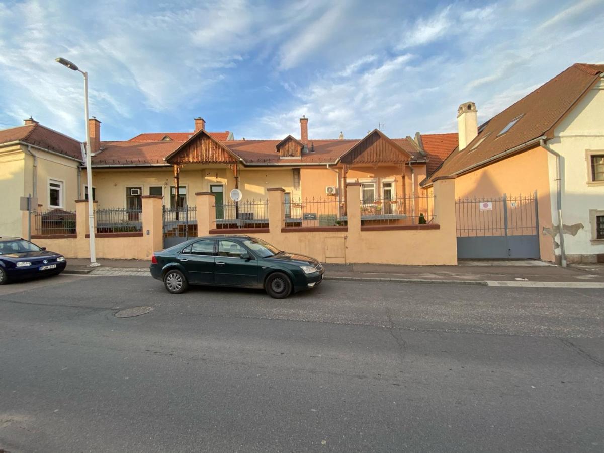 Balazs Apartman Eger Exterior foto